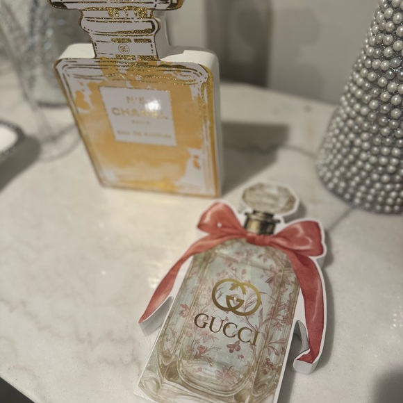 Gucci Floral with Red Bow and CHANEL No5 Golden wooden perfume decor signs - Picture 4 of 4